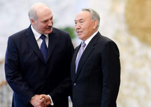 Назарбаев и Лукашенко обменялись мнениями по дальнейшему развитию ЕАЭС